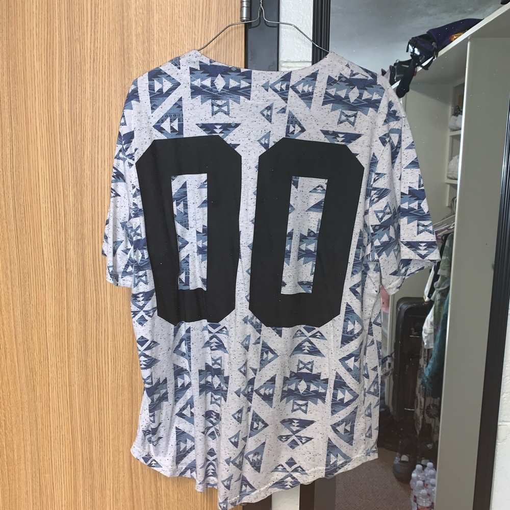 Carbon brand baseball tee